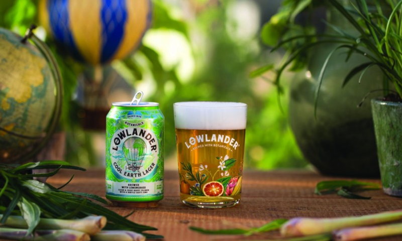 Lowlander Cool Earth lager op tafel